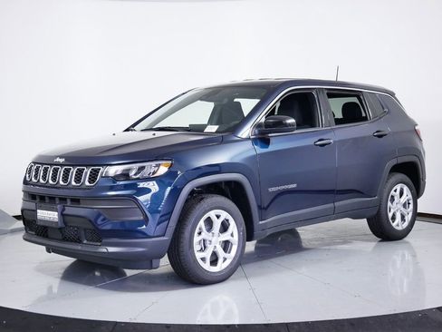 Used 2024 Jeep Compass Sport image 1