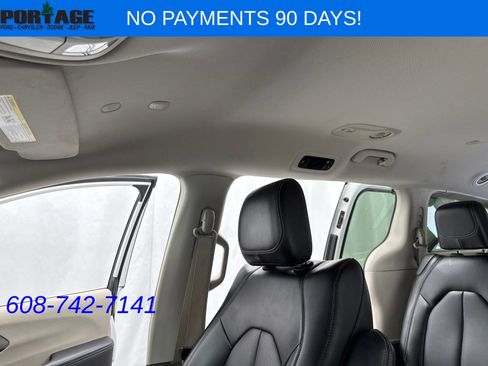 Used 2023 Chrysler Pacifica Touring-L FWD image 24