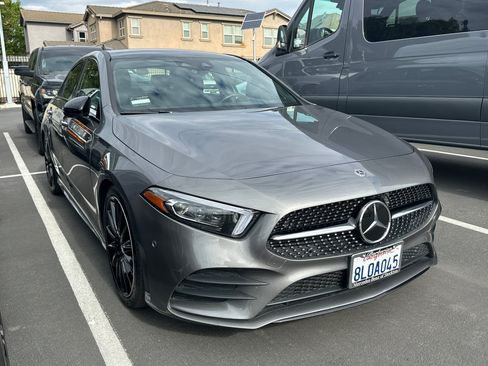 Used 2019 Mercedes-Benz A 220 4MATIC image 2