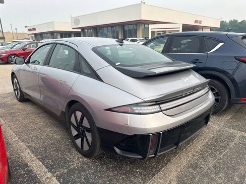 Used 2024 Hyundai Ioniq 6 SE RWD image 2