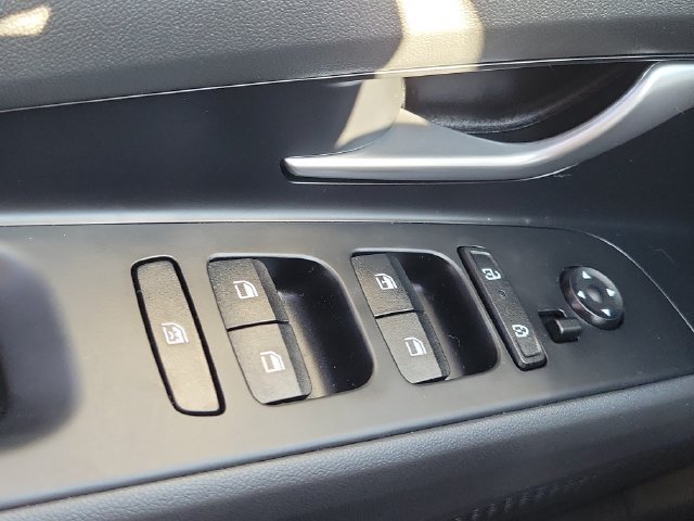 Used 2026 Hyundai Elantra SE FWD image 16