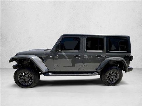 Used 2019 Jeep Wrangler Unlimited Sahara AWD/4WD image 6
