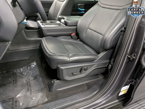 Used 2025 Ford Expedition Platinum w/ Driver's Package AWD/4WD image 14