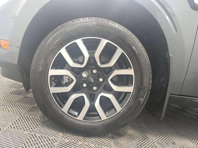 Used 2023 Ford Maverick Lariat FWD image 9