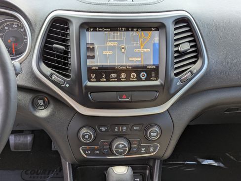 Used 2016 Jeep Cherokee Latitude w/ Comfort/Convenience Group FWD image 21