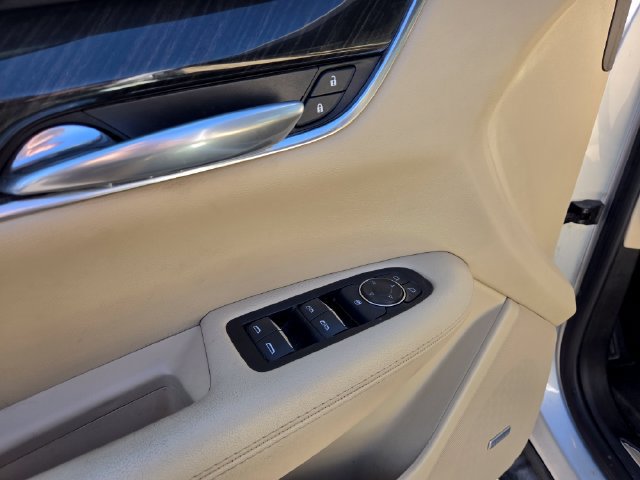 Used 2018 Cadillac XT5 AWD image 14