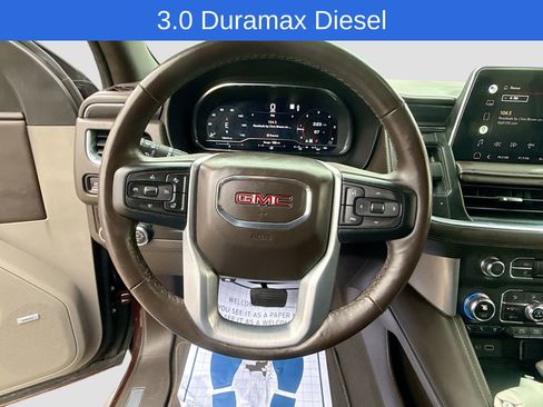 Used 2022 GMC Yukon XL SLT w/ SLT Premium Package image 11