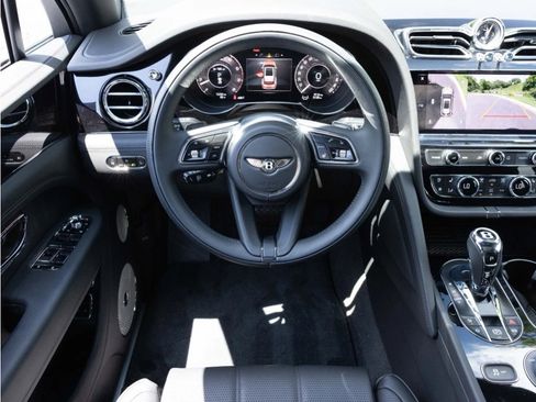 Certified 2024 Bentley Bentayga Extended Wheelbase image 37