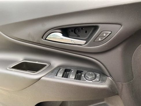 Used 2018 Chevrolet Equinox LT FWD image 19