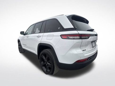 Used 2023 Jeep Grand Cherokee Altitude AWD/4WD image 4