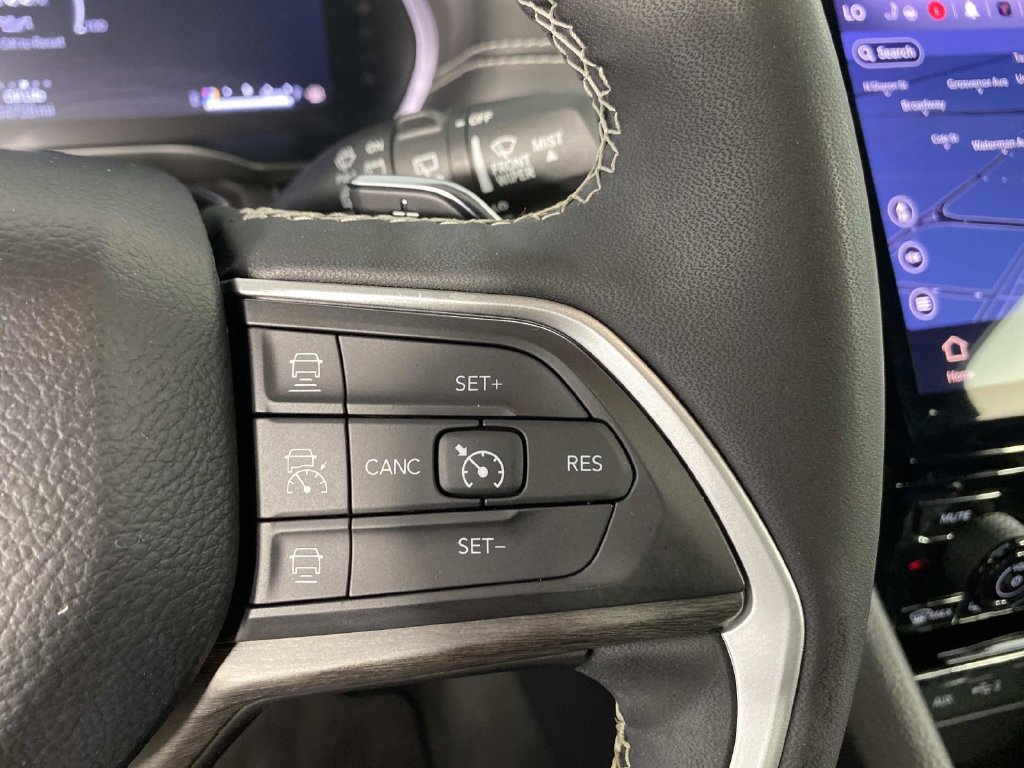 Used 2024 Jeep Grand Cherokee L Limited AWD/4WD image 16