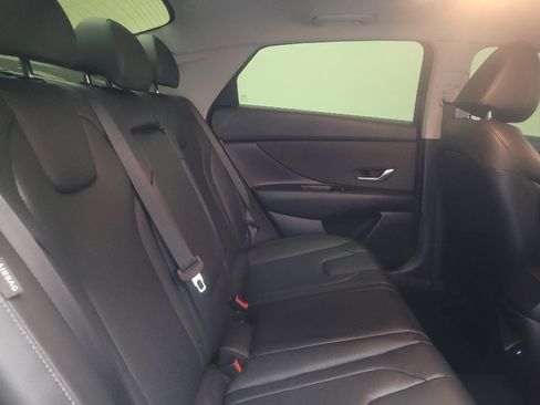 Used 2025 Hyundai Elantra Limited FWD image 19