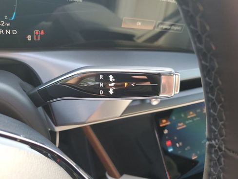 New 2026 Cadillac Vistiq Luxury w/ LPO, Floor Liner Package image 37