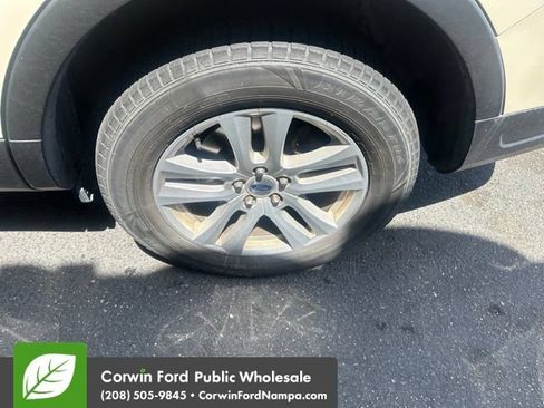 Used 2018 Ford Explorer XLT w/ Equipment Group 202A AWD/4WD image 12