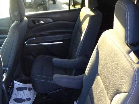 Used 2025 Chevrolet Traverse LT image 12