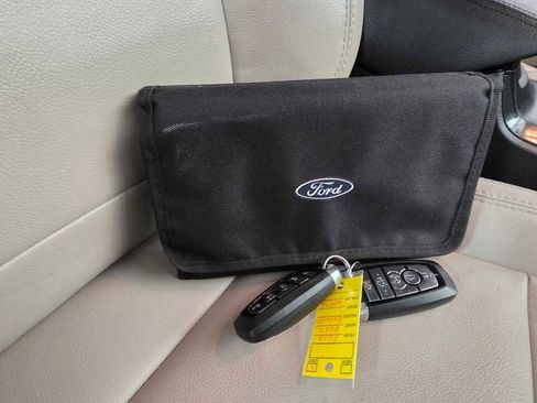 Used 2018 Ford Explorer XLT w/ Equipment Group 202A image 28