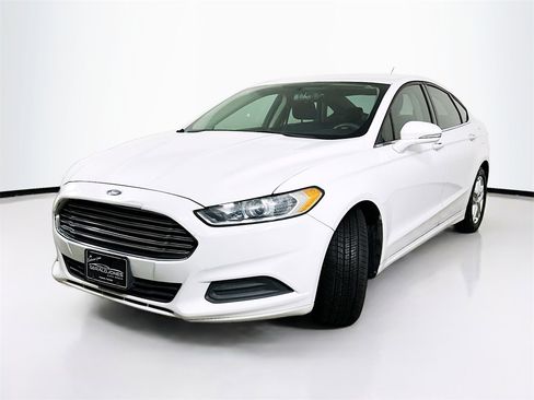 Used 2014 Ford Fusion SE image 2