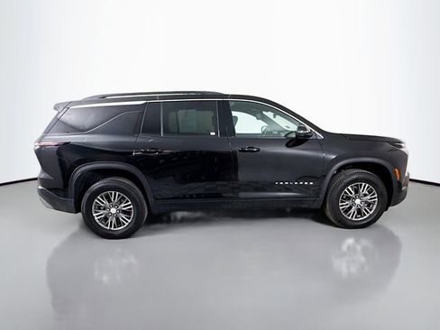 Used 2025 Chevrolet Traverse LT image 10