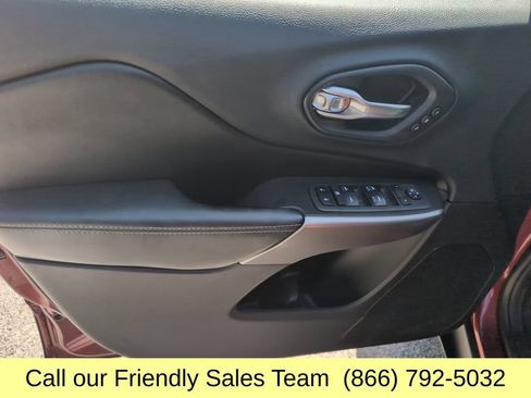 Used 2019 Jeep Cherokee Limited AWD/4WD image 12