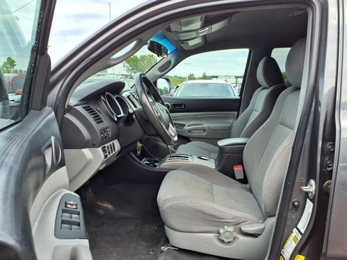 Used 2015 Toyota Tacoma PreRunner w/ TRD Off-Road Package RWD image 17
