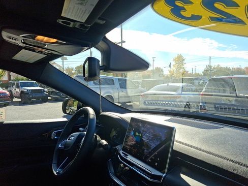 Certified 2023 Jeep Compass Limited image 12