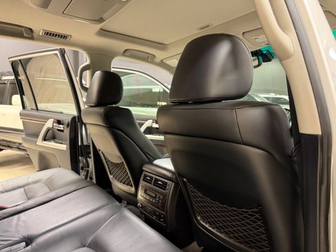 Used 2015 Toyota Land Cruiser image 29