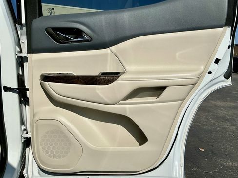 Used 2023 GMC Acadia Denali w/ Denali Technology Package image 26