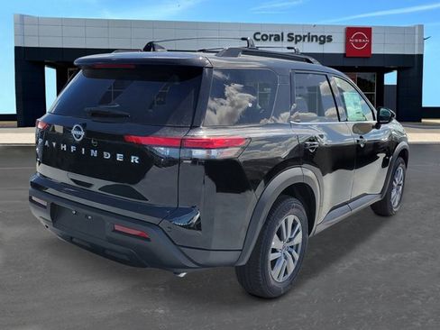 New 2025 Nissan Pathfinder SV image 5