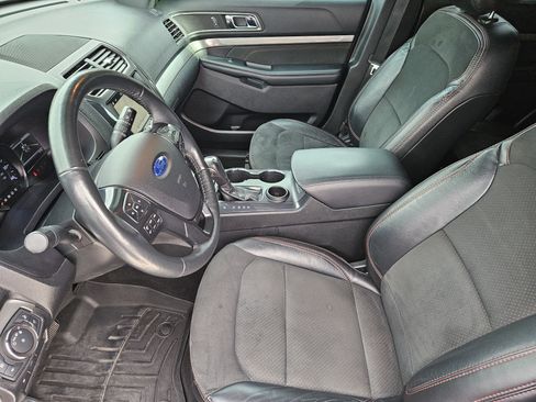 Used 2019 Ford Explorer XLT w/ Equipment Group 202A image 14
