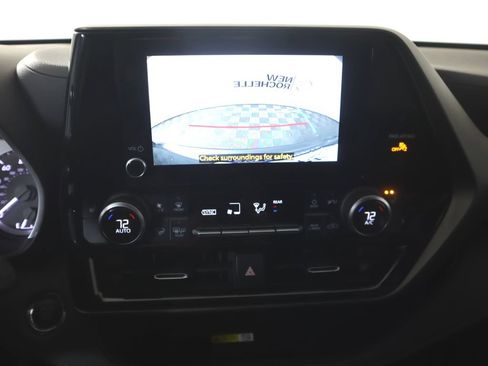 Used 2023 Toyota Highlander XLE image 13