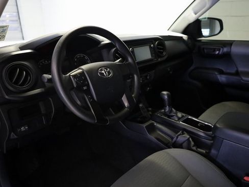 Used 2017 Toyota Tacoma SR image 4