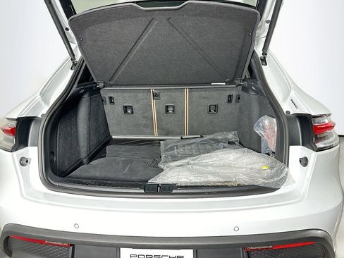 Used 2025 Porsche Macan image 28