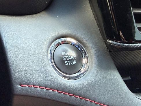 Used 2022 Toyota Highlander XSE FWD image 19