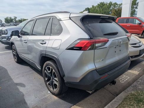 Used 2019 Toyota RAV4 XLE w/ Convenience Package image 4