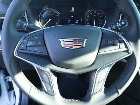 New 2026 Cadillac XT5 Luxury w/ LPO, ONYX Package image 4