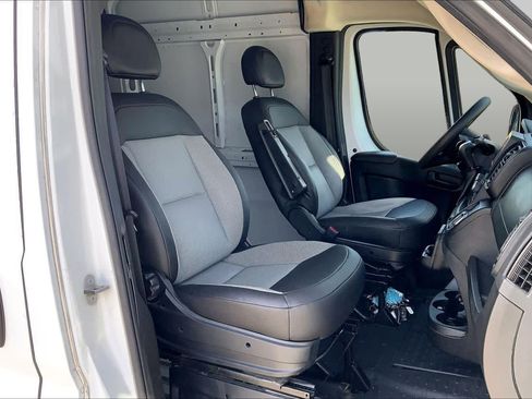 Used 2025 RAM ProMaster 2500 w/ Convenience Group FWD image 9
