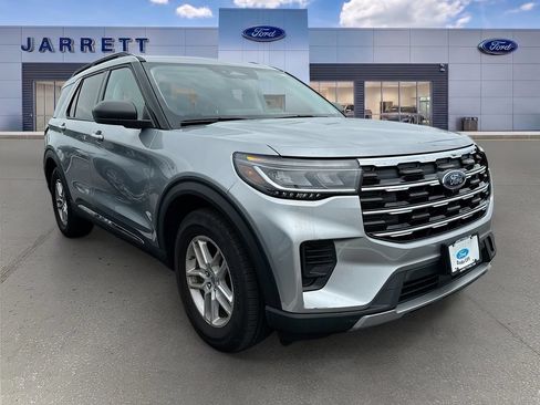 Certified 2025 Ford Explorer Active RWD image 1