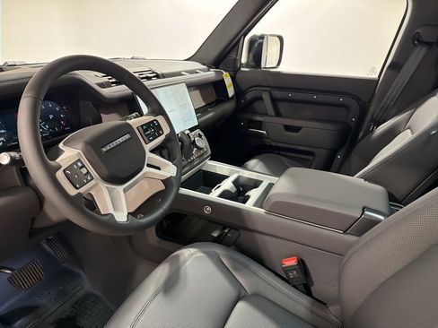 New 2026 Land Rover Defender 110 X-Dynamic SE image 10