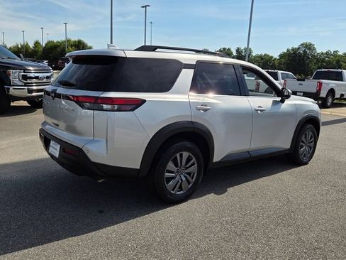 Used 2025 Nissan Pathfinder SV FWD image 13
