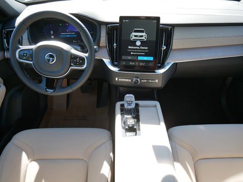 New 2025 Volvo XC90 T8 Core image 8