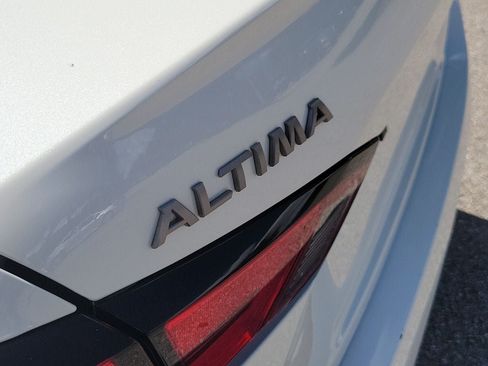 Used 2025 Nissan Altima 2.5 SV FWD image 6