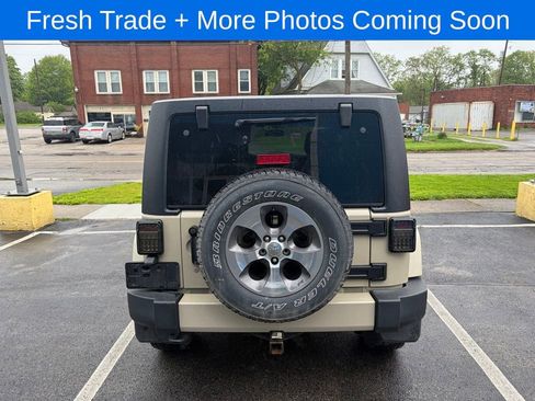 Used 2017 Jeep Wrangler Unlimited Sahara AWD/4WD image 4
