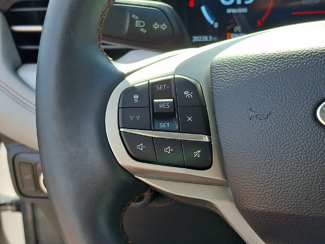 Used 2025 Ford Explorer Active w/ Active Comfort Package RWD image 20