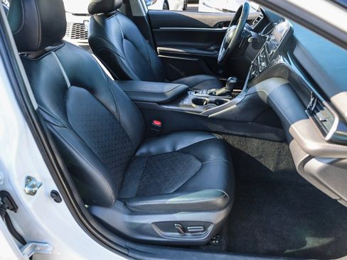 Used 2022 Toyota Camry XSE FWD image 7