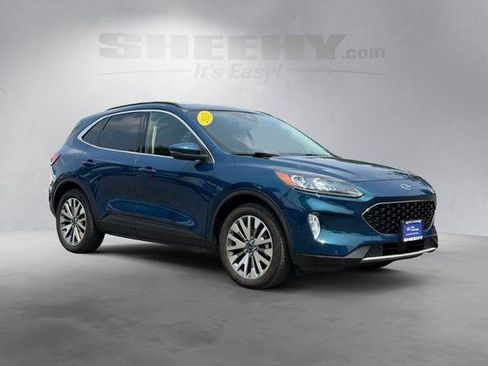 Certified 2020 Ford Escape Titanium w/ Titanium Premium Package 2.0 AWD/4WD image 2