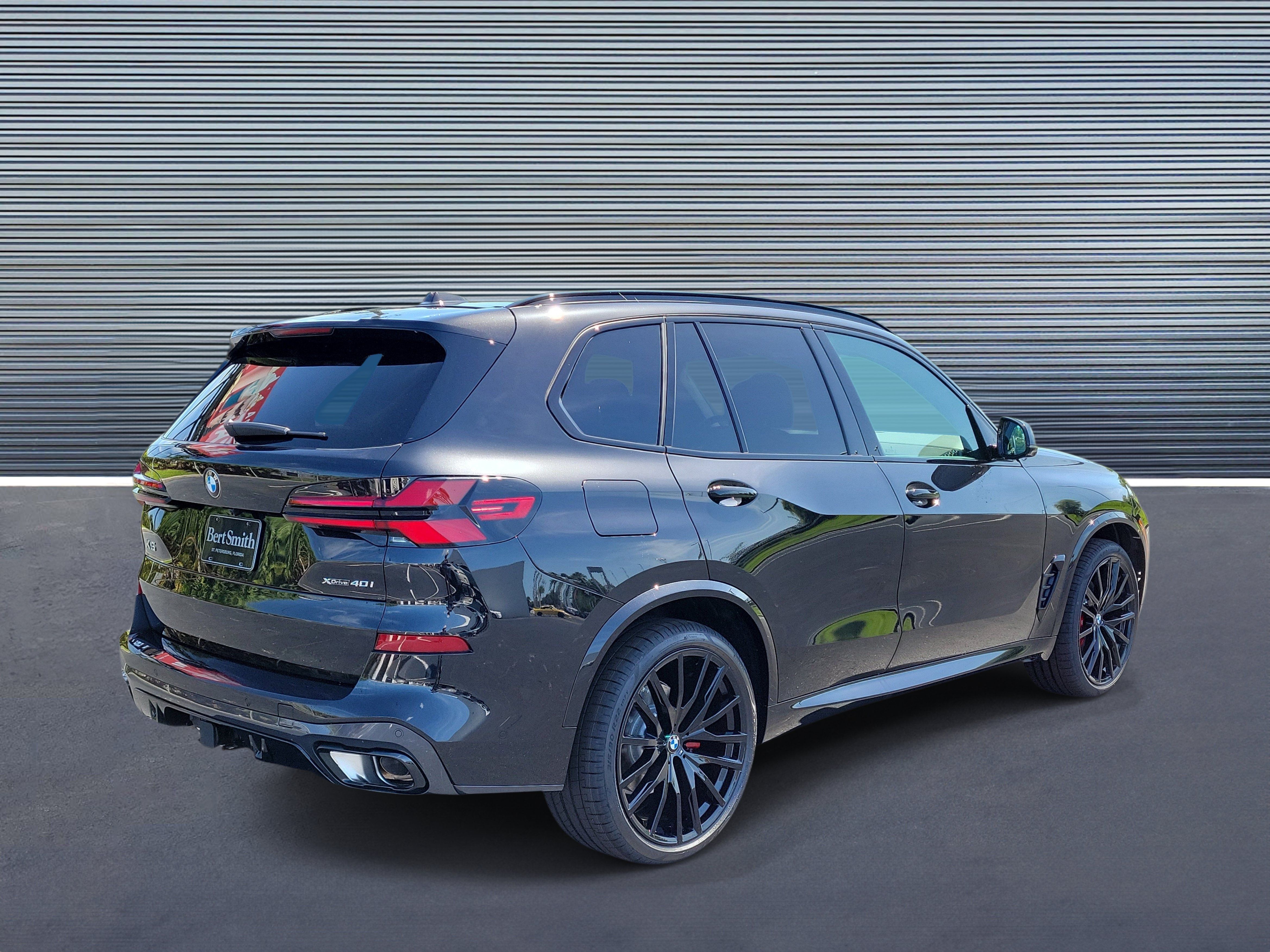 New 2026 BMW X5 xDrive40i w/ M Sport Package AWD/4WD image 3