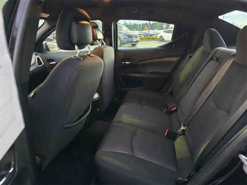 Used 2014 Dodge Avenger SE image 10