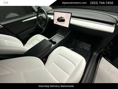 Used 2022 Tesla Model Y Performance image 19