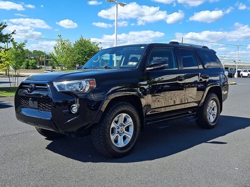 Used 2024 Toyota 4Runner SR5 Premium w/ Moonroof Package AWD/4WD image 3