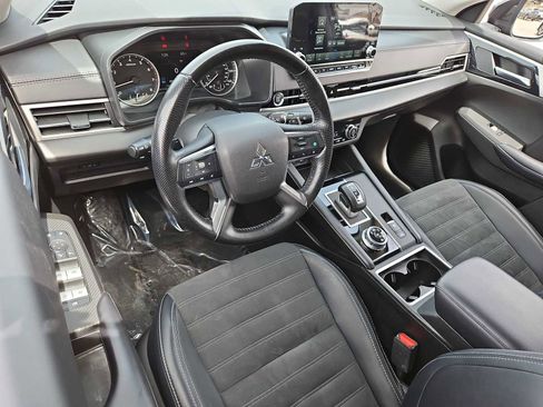 Used 2024 Mitsubishi Outlander SE AWD/4WD image 10